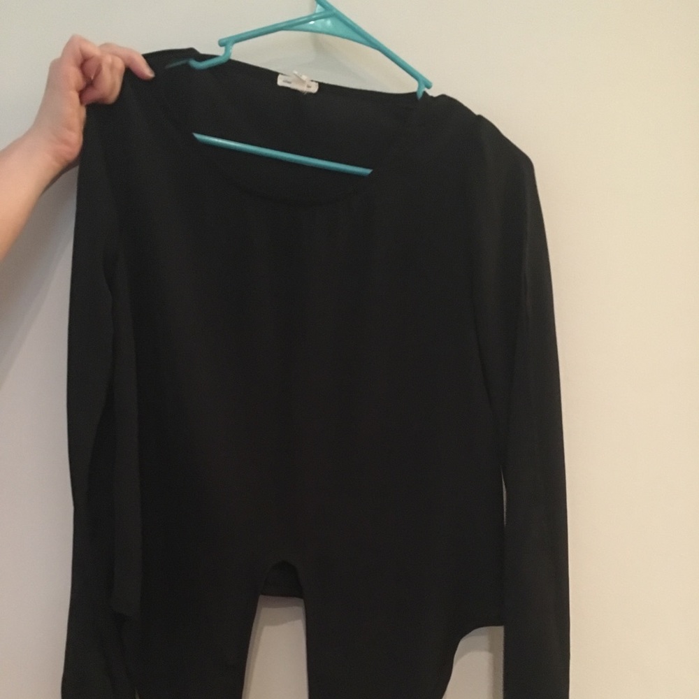 Front tie, slit sleeve top